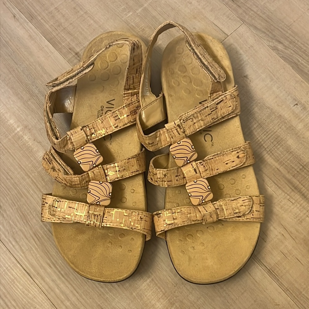 Vionic Cork-Pattern Tan Adjustable Slingback Sandals - Picture 5 of 9